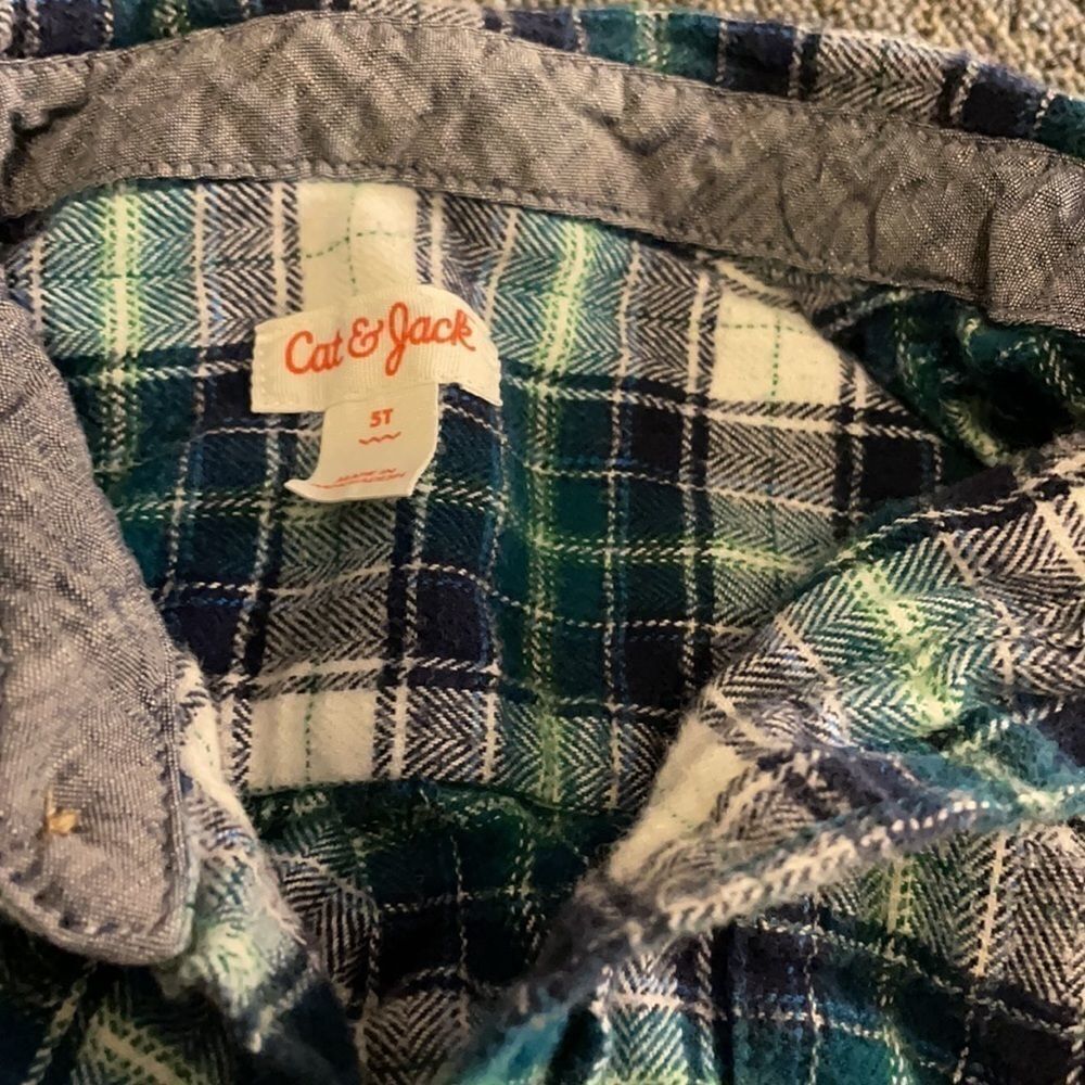 CAT & JACK 33.5 T long sleeve plaid boys. - Picture 4 of 4